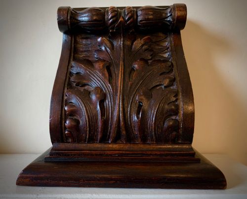 PAIR OF ENGLISH OAK BOOKENDS IN THE CLASSICAL STYLE - ADDITIONAL PHOTO 3