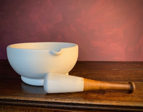 MONUMENTAL PESTLE AND MORTAR IN WHITE STONEWARE - ADDITIONAL PHOTO 4