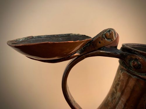 COLOSSAL 18TH CENTURY LIDDED COPPER PITCHER - ADDITIONAL PHOTO 10