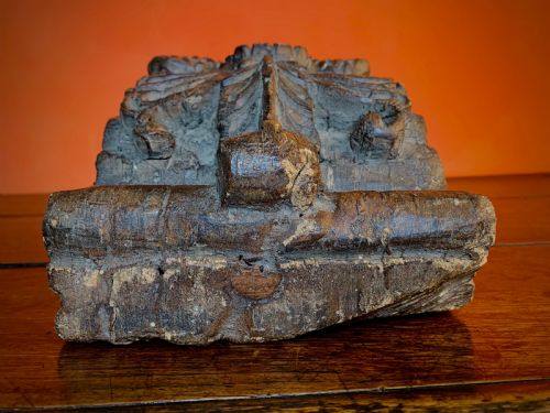 19TH CENTURY INDIAN CARVED TEAK ARCHITECTURAL CORBEL - ADDITIONAL PHOTO 5