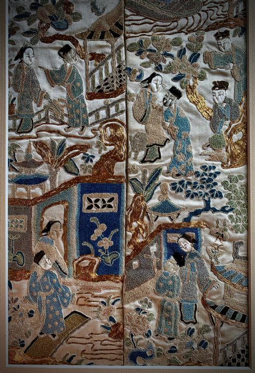 CHINESE SILK EMBROIDERED KIMONO PANELS 19TH CENTURY - ADDITIONAL PHOTO 2