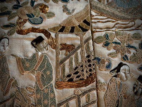 CHINESE SILK EMBROIDERED KIMONO PANELS 19TH CENTURY - ADDITIONAL PHOTO 5