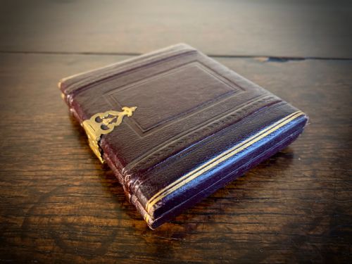 LEATHER CASED PICTURE FRAME WITH AMBROTYPE PHOTOGRAPH 19TH CENTURY - ADDITIONAL PHOTO 1