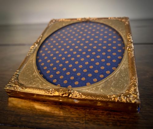 LEATHER CASED PICTURE FRAME WITH AMBROTYPE PHOTOGRAPH 19TH CENTURY - ADDITIONAL PHOTO 4
