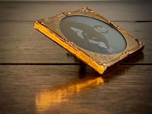 LEATHER CASED PICTURE FRAME WITH AMBROTYPE PHOTOGRAPH 19TH CENTURY - ADDITIONAL PHOTO 5