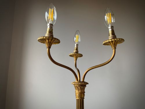 BRASS FLOOR LAMP WITH THREE BRANCH ARMS - ADDITIONAL PHOTO 2