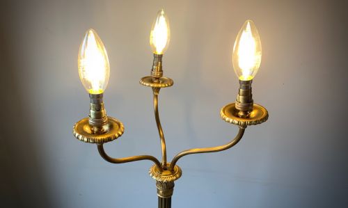 BRASS FLOOR LAMP WITH THREE BRANCH ARMS - ADDITIONAL PHOTO 3