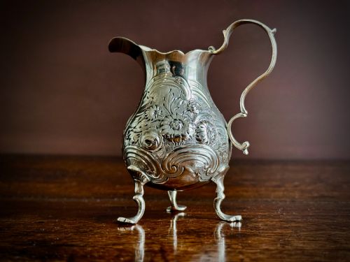 GEORGE II STIRLING SILVER THREE FOOTED CREAM JUG BY GEORGE CAMPAR OF LONDON 1755 - ADDITIONAL PHOTO 4