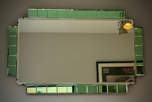 ART DECO BEVELED MIRROR WITH EMERALD GREEN GLASS PANELS CIRCA 1920 - ADDITIONAL PHOTO 3