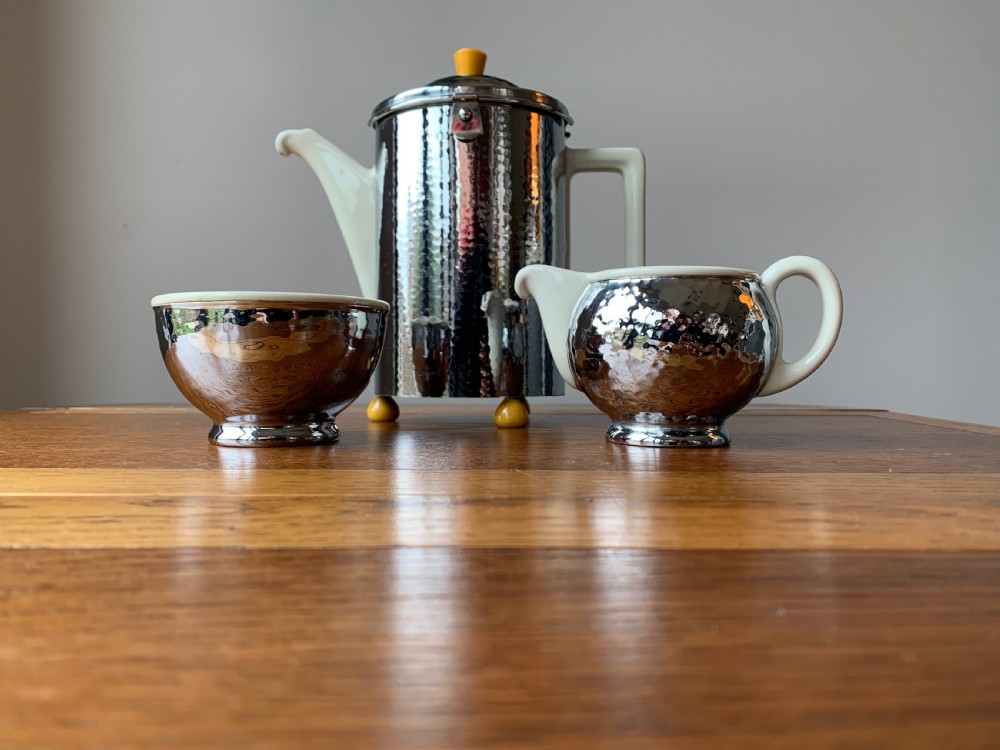 SUPERB WMF THREE PIECE COFFEE SET IN CREAM CERAMIC & HAMMERED METAL View II