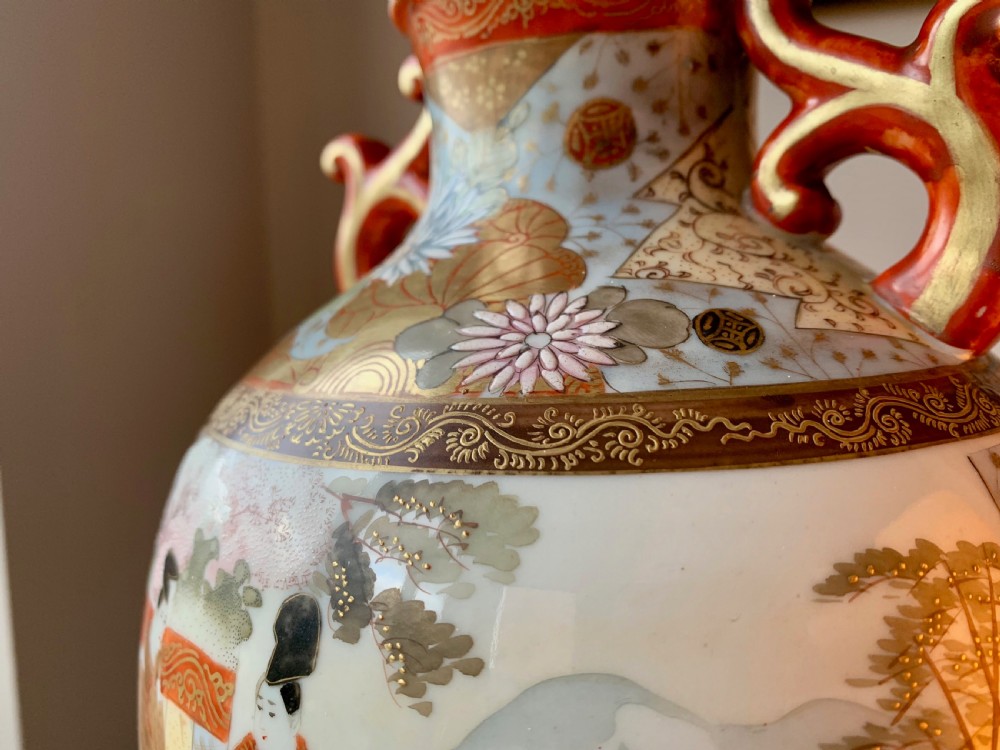 STRIKING JAPANESE KUTANI VASE - MEIJI PERIOD - 19TH/20TH CENTURY View IX