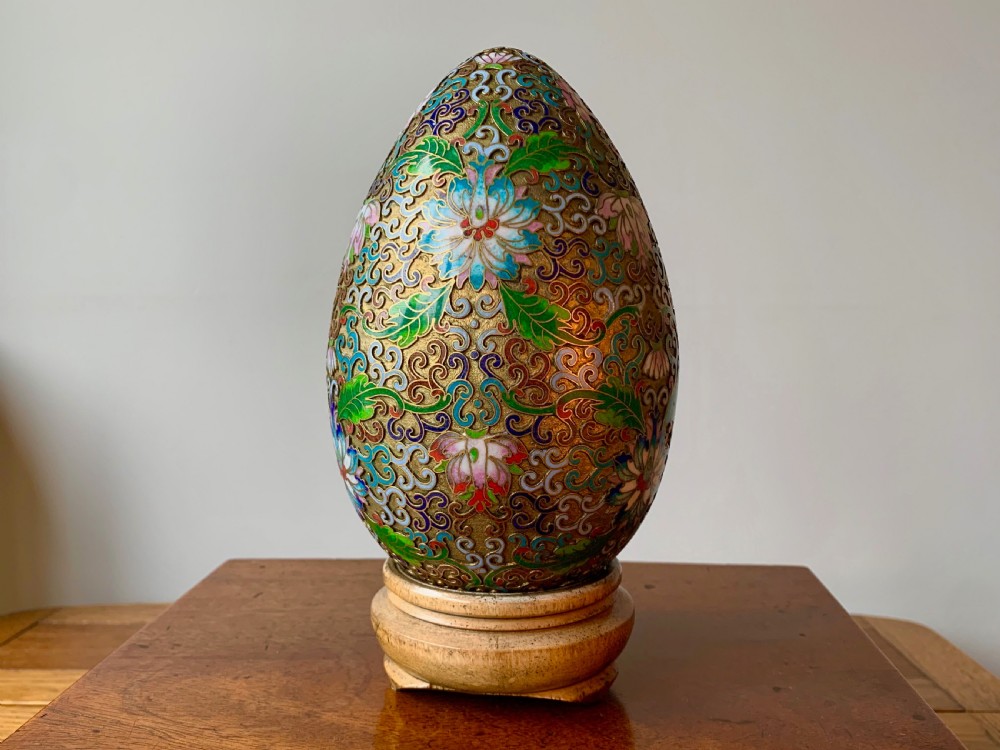 LARGE CHINESE CLOISONNE EGG ON BESPOKE CARVED WOODEN STAND