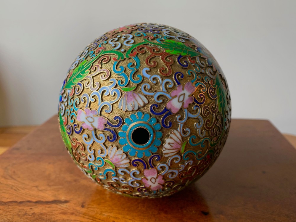 LARGE CHINESE CLOISONNE EGG ON BESPOKE CARVED WOODEN STAND View VII