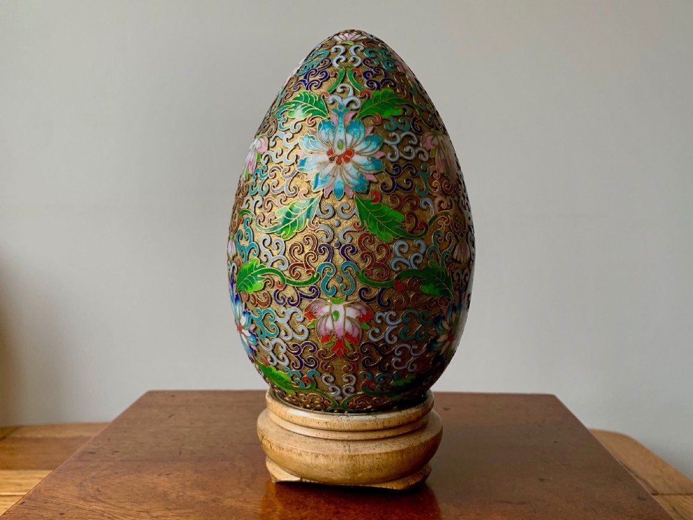LARGE CHINESE CLOISONNE EGG ON BESPOKE CARVED WOODEN STAND View X