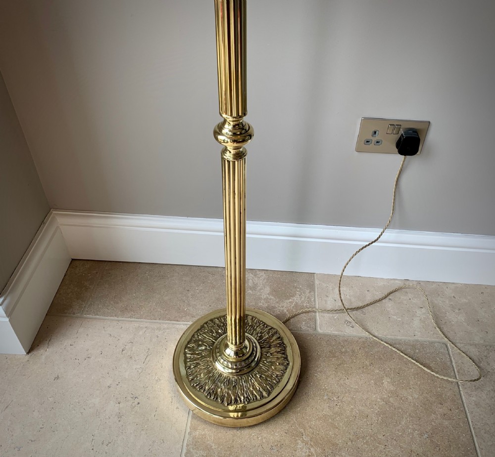 HEAVY BRASS STANDARD LAMP - EARLY 20th CENTURY View XI