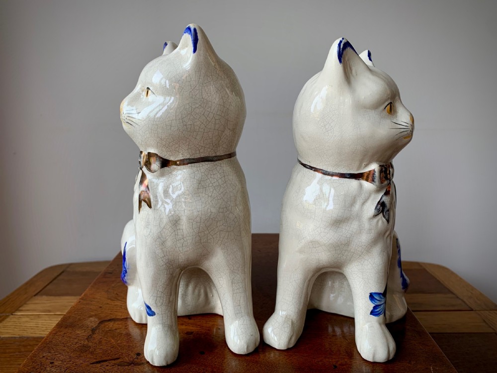 PAIR OF STAFFORDSHIRE POTTERY FIGURES / MANTLE CATS View IV