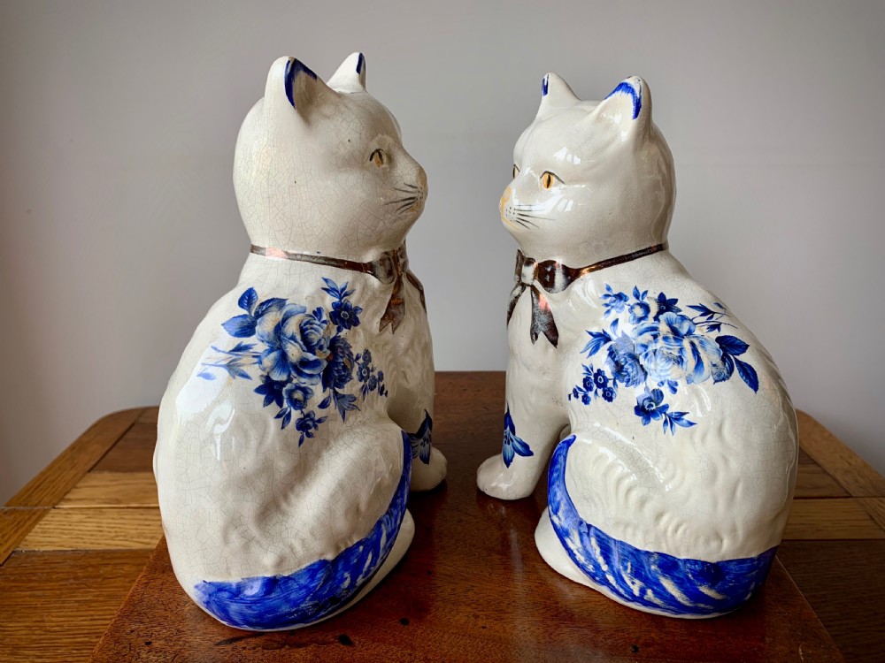 PAIR OF STAFFORDSHIRE POTTERY FIGURES / MANTLE CATS View VI