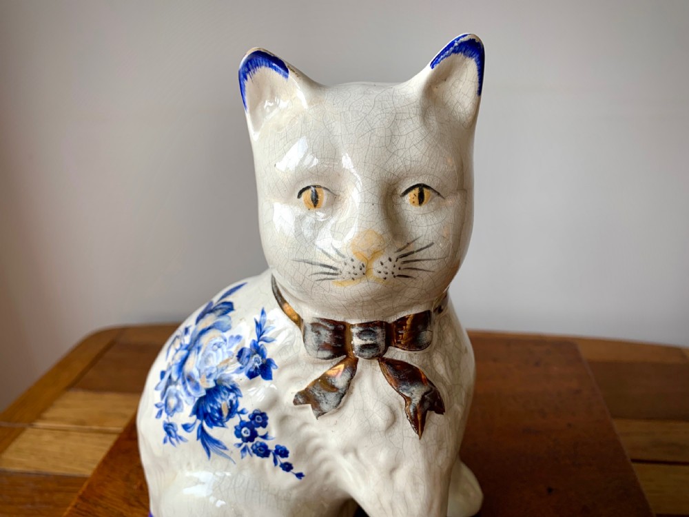 PAIR OF STAFFORDSHIRE POTTERY FIGURES / MANTLE CATS View IX