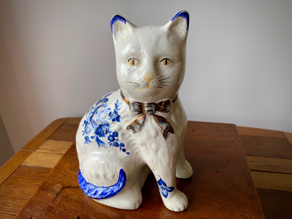 PAIR OF STAFFORDSHIRE POTTERY FIGURES / MANTLE CATS View XI