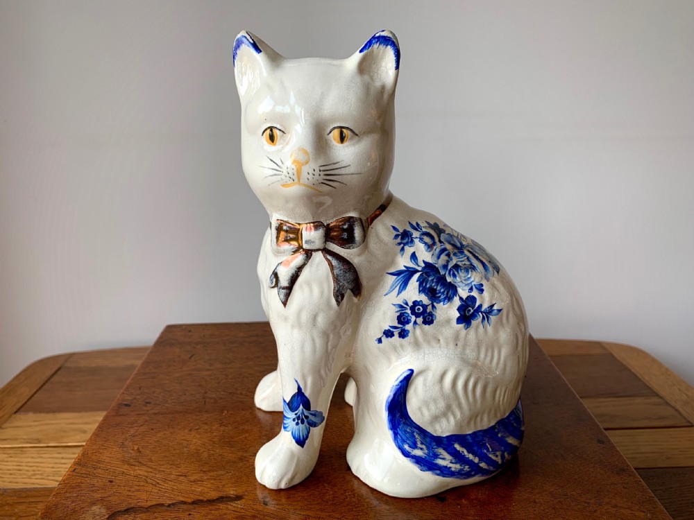 PAIR OF STAFFORDSHIRE POTTERY FIGURES / MANTLE CATS View XII