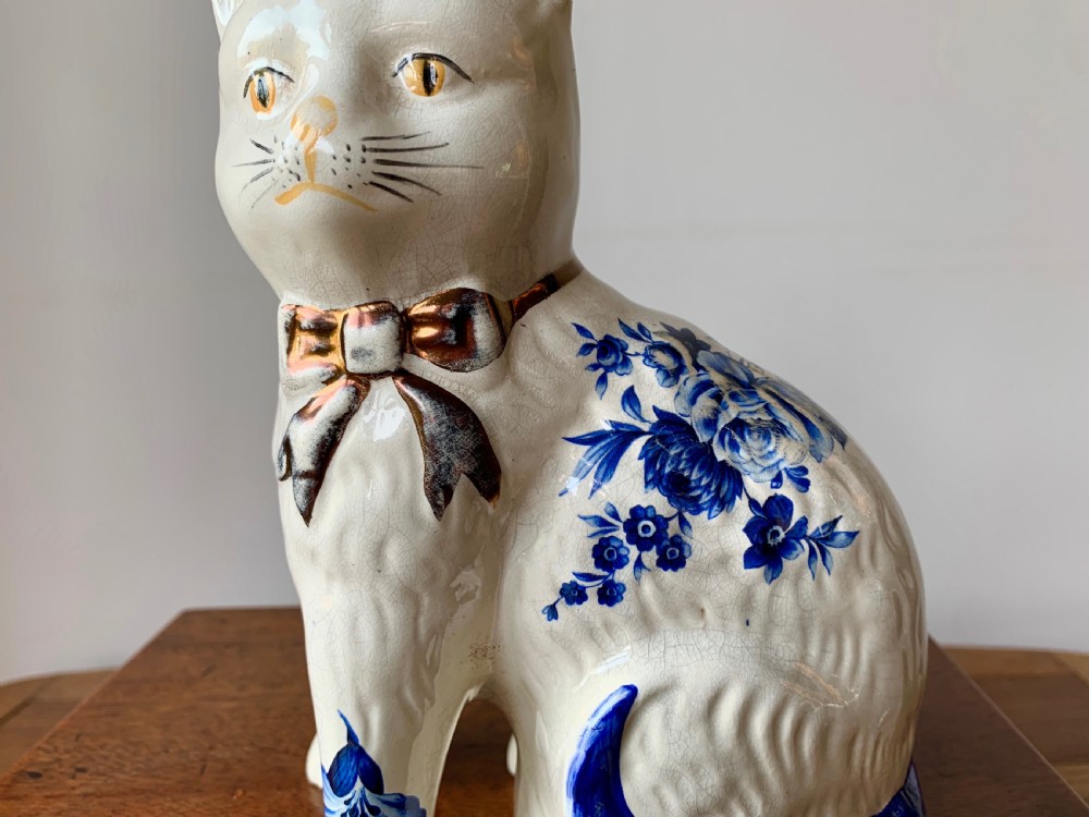 PAIR OF STAFFORDSHIRE POTTERY FIGURES / MANTLE CATS View XIV