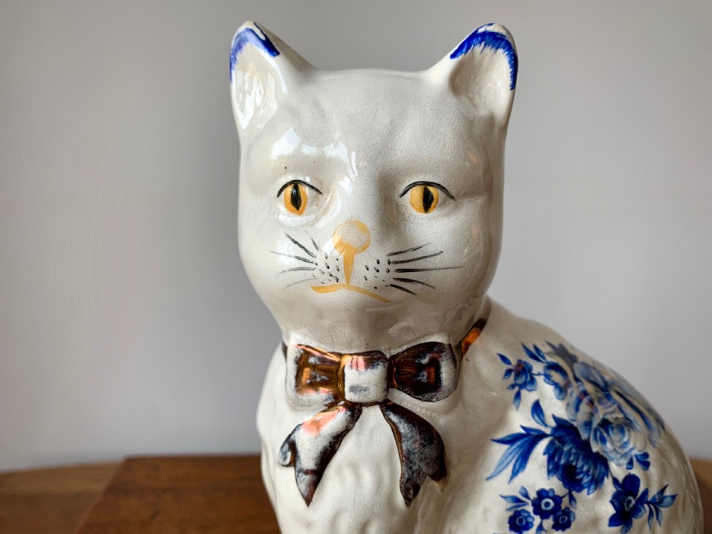 PAIR OF STAFFORDSHIRE POTTERY FIGURES / MANTLE CATS View XV