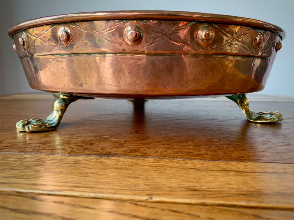 FANTASTIC HEAVY COPPER ANTIQUE JARDINIERE WITH BRASS LIONS FEET View III