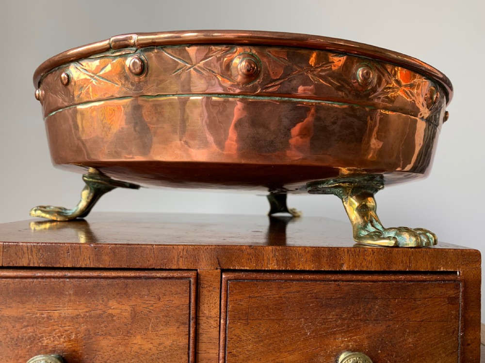 FANTASTIC HEAVY COPPER ANTIQUE JARDINIERE WITH BRASS LIONS FEET View VIII
