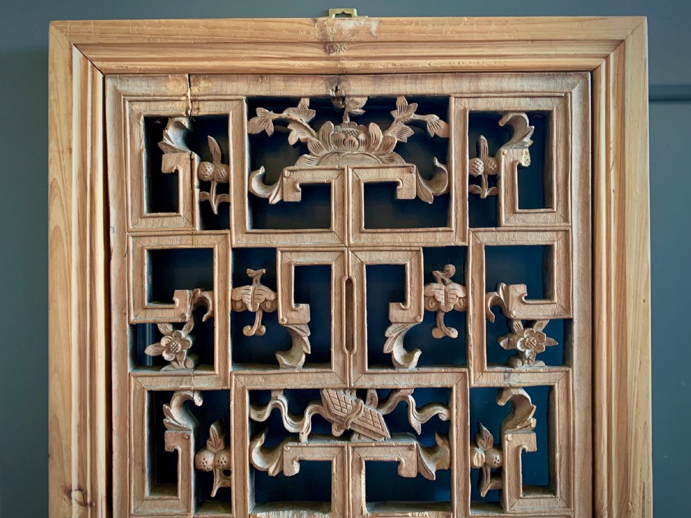 CARVED WOODEN CHINESE WINDOW PANEL SCREEN - 19th CENTURY. View III
