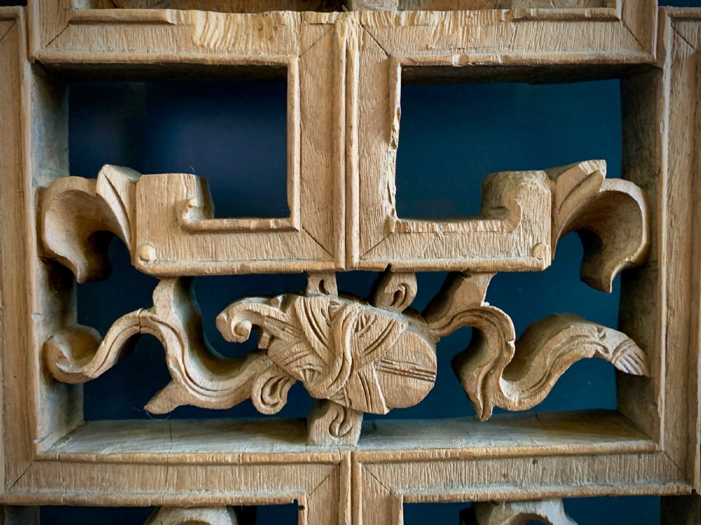 CARVED WOODEN CHINESE WINDOW PANEL SCREEN - 19th CENTURY. View V