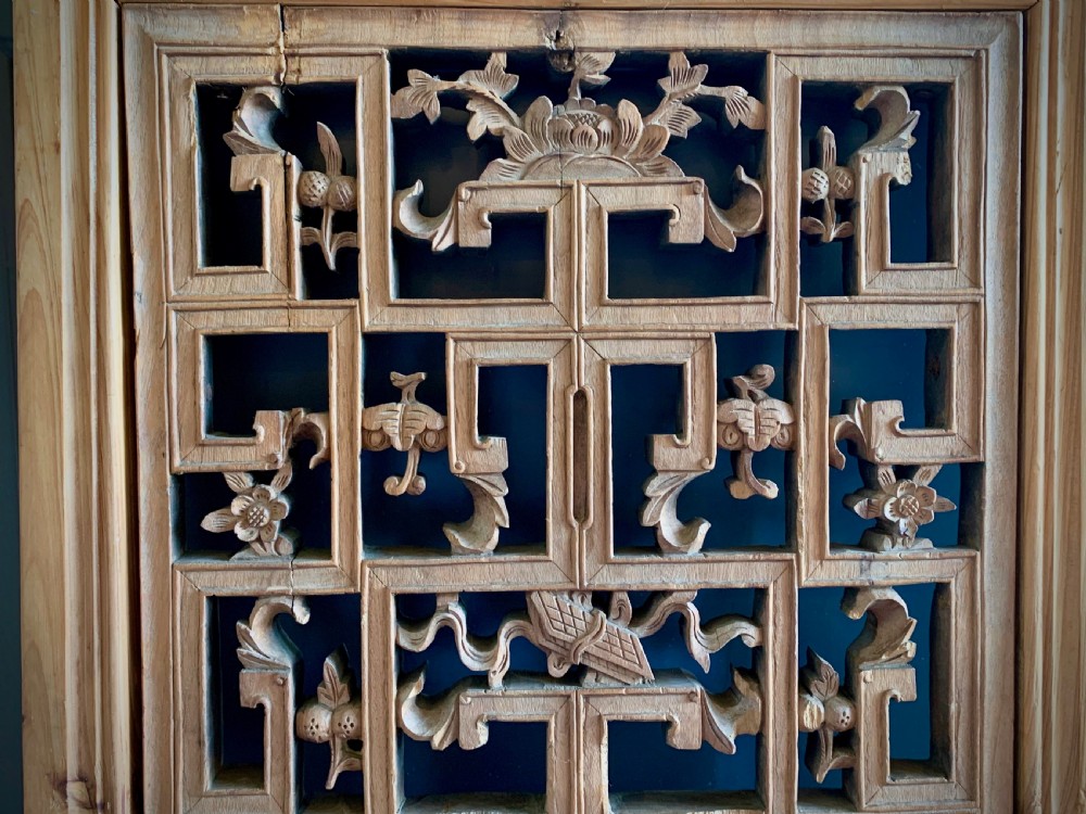 CARVED WOODEN CHINESE WINDOW PANEL SCREEN - 19th CENTURY. View XI
