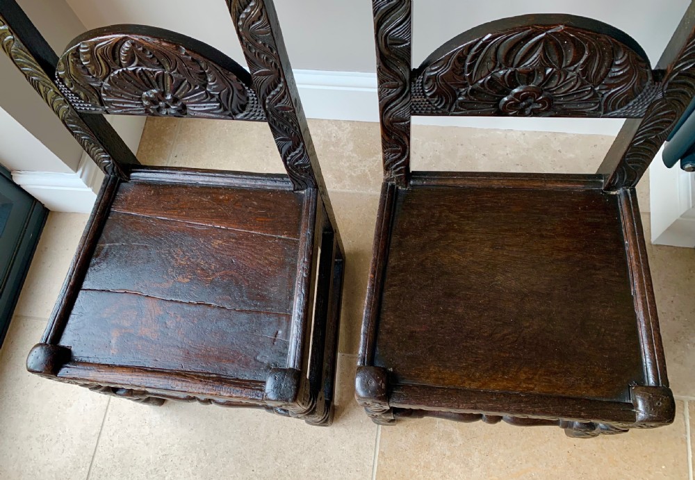 PAIR OF EARLY 17TH CENTURY DERBYSHIRE CHAIRS IN OAK