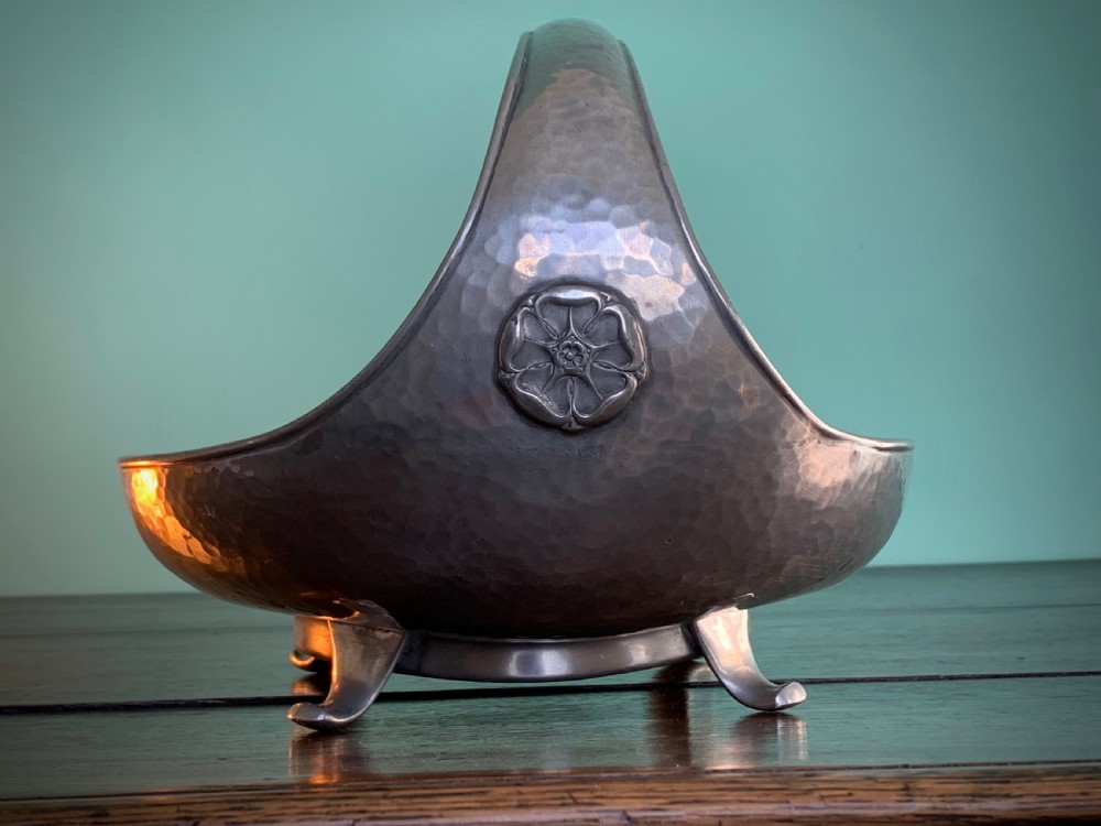 ARTS AND CRAFTS WARRIC PEWTER BOWL WITH TUDOR ROSE DECORATION. View III