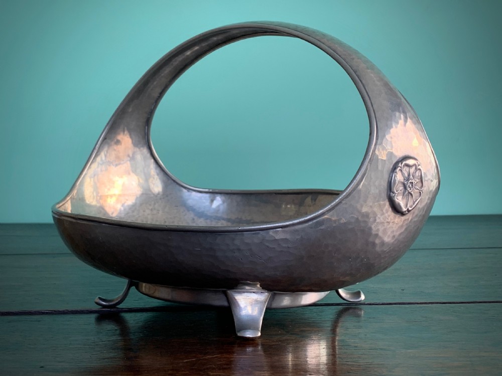 ARTS AND CRAFTS WARRIC PEWTER BOWL WITH TUDOR ROSE DECORATION. View VI