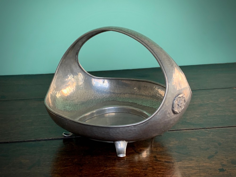ARTS AND CRAFTS WARRIC PEWTER BOWL WITH TUDOR ROSE DECORATION. View XI