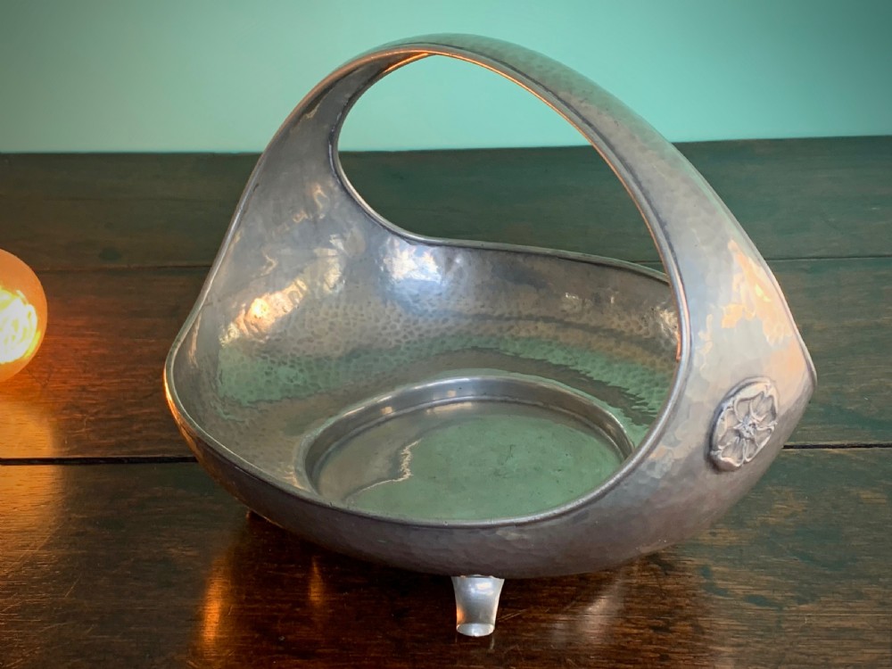 ARTS AND CRAFTS WARRIC PEWTER BOWL WITH TUDOR ROSE DECORATION. View XII