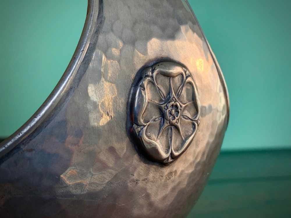 ARTS AND CRAFTS WARRIC PEWTER BOWL WITH TUDOR ROSE DECORATION. View XIV