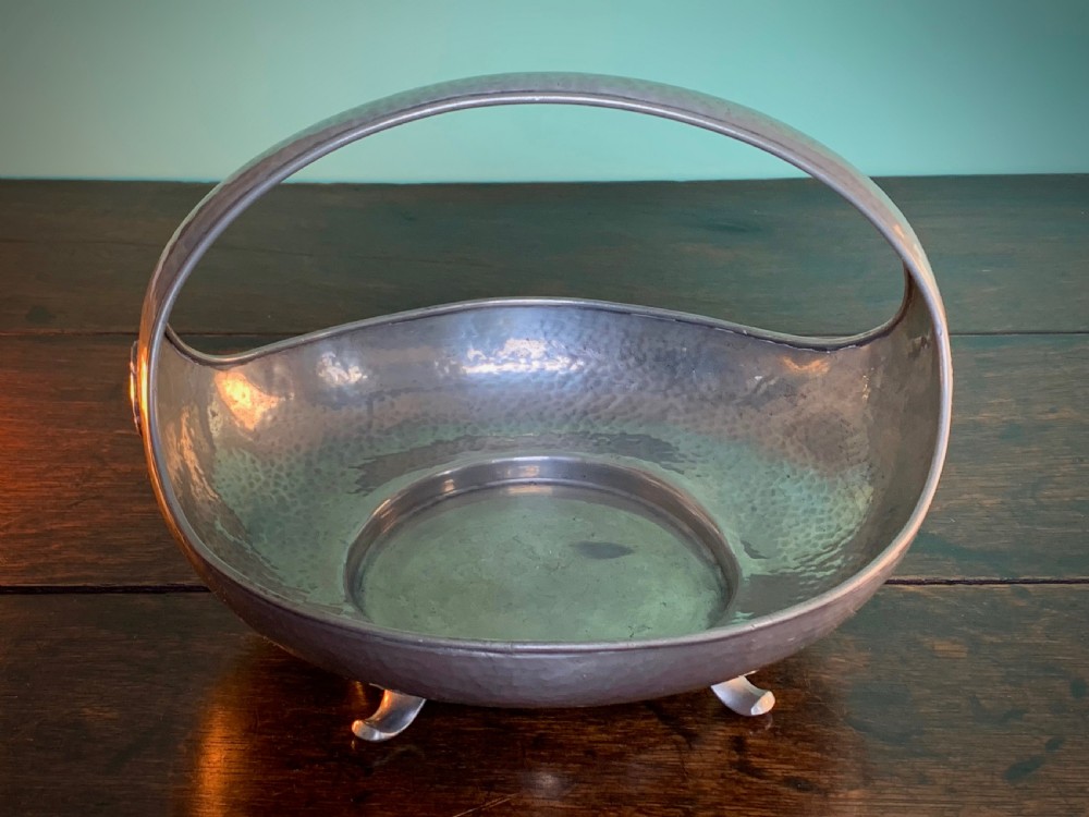 ARTS AND CRAFTS WARRIC PEWTER BOWL WITH TUDOR ROSE DECORATION. View XVI