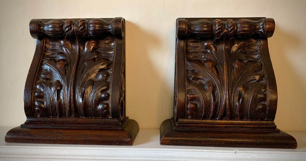 PAIR OF ENGLISH OAK BOOKENDS IN THE CLASSICAL STYLE