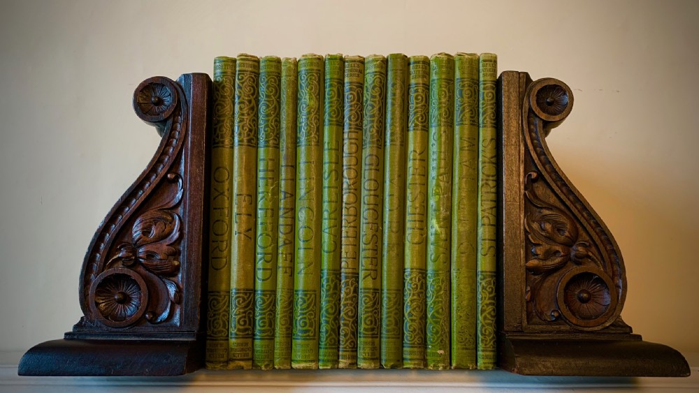 PAIR OF ENGLISH OAK BOOKENDS IN THE CLASSICAL STYLE View II