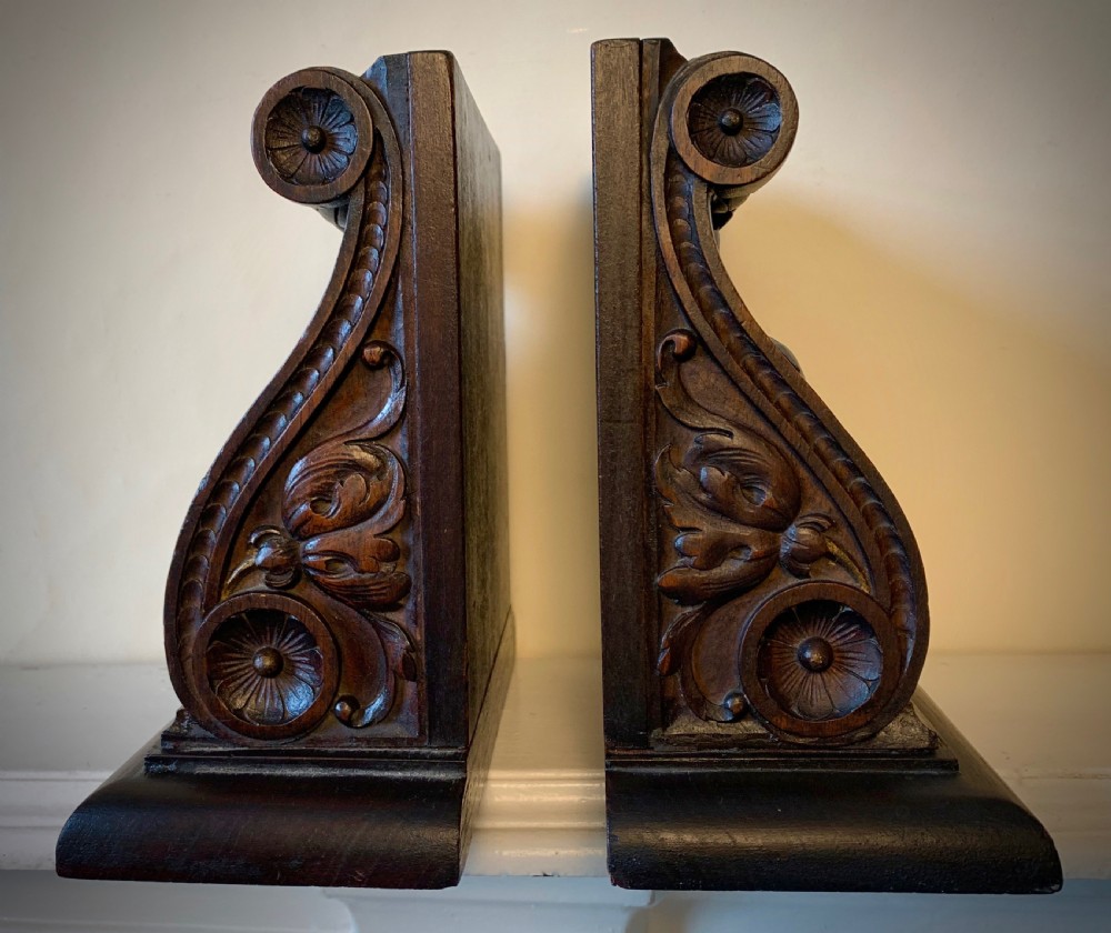 PAIR OF ENGLISH OAK BOOKENDS IN THE CLASSICAL STYLE View VII