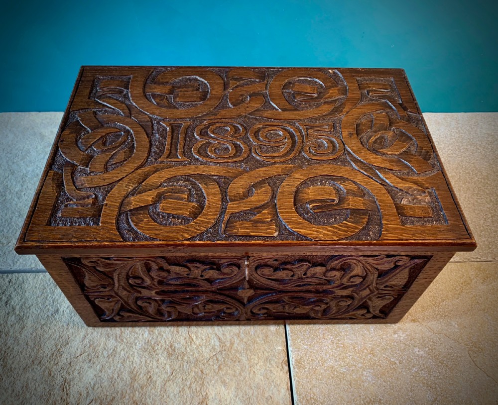 19TH CENTURY CARVED ENGLISH OAK BIBLE BOX
