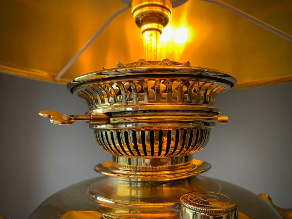 SUPERB VICTORIAN BRASS EXTENDING FLOOR LAMP BY THOMAS MESSENGER. View III
