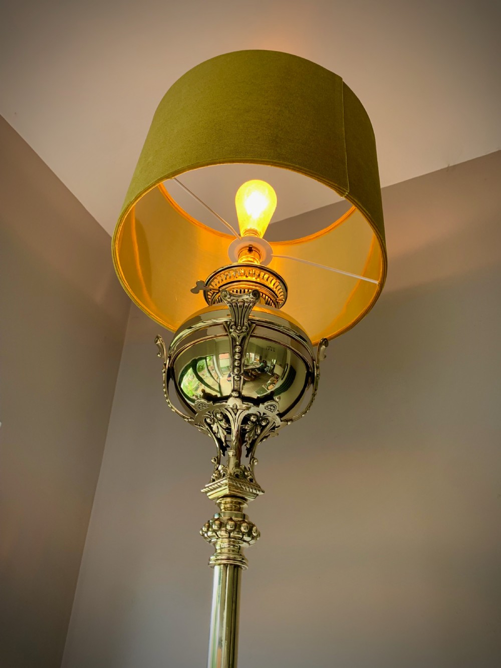SUPERB VICTORIAN BRASS EXTENDING FLOOR LAMP BY THOMAS MESSENGER. View VII
