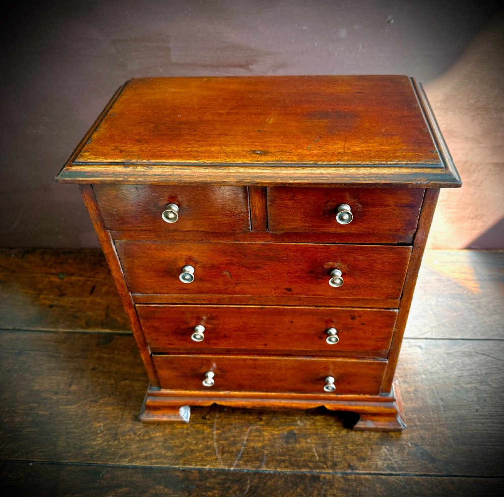MINIATURE CHEST OF DRAWERS - MAHOGANY SALESMAN'S PIECE, EARLY VICTORIAN. View VII