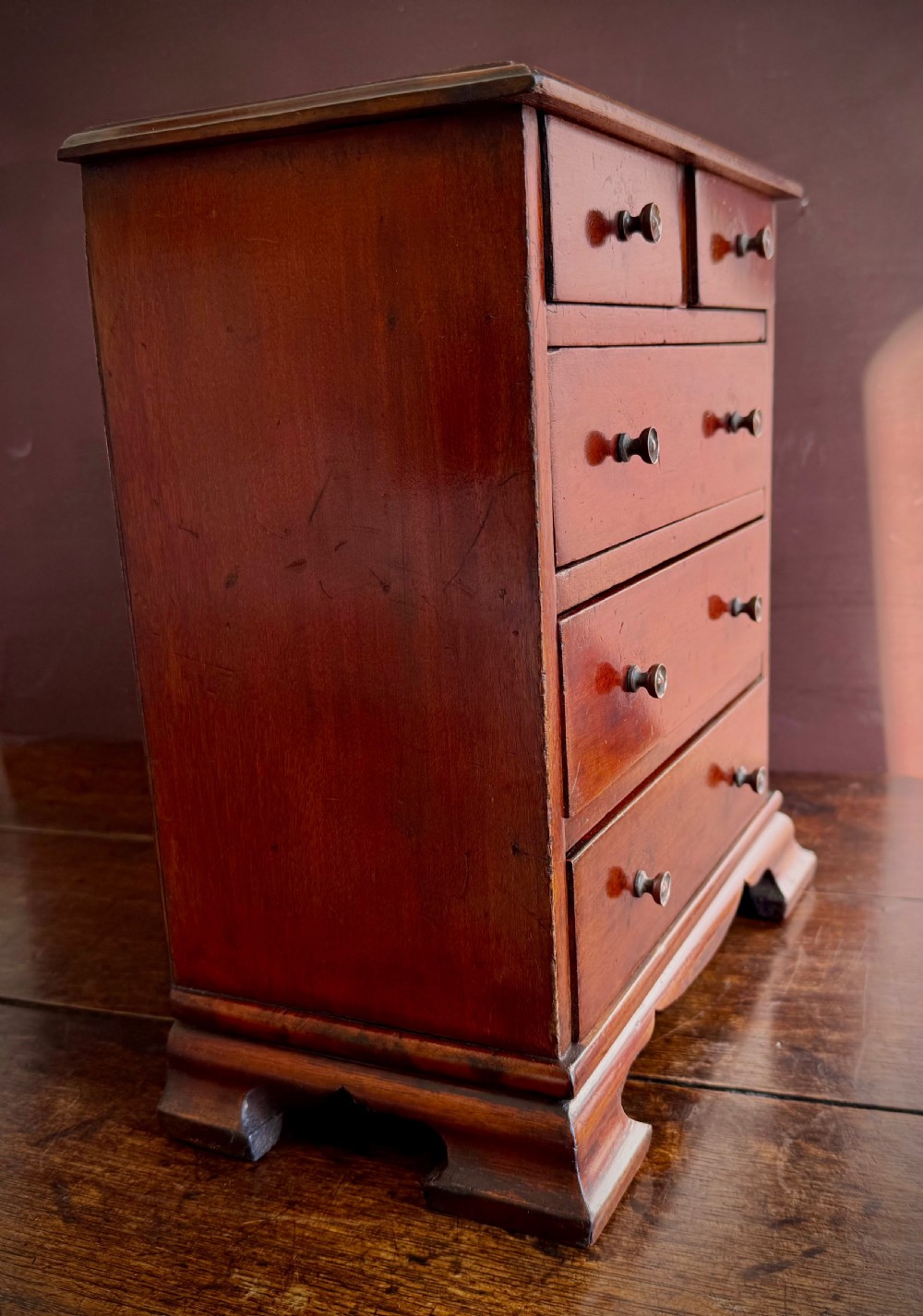 MINIATURE CHEST OF DRAWERS - MAHOGANY SALESMAN'S PIECE, EARLY VICTORIAN. View IX