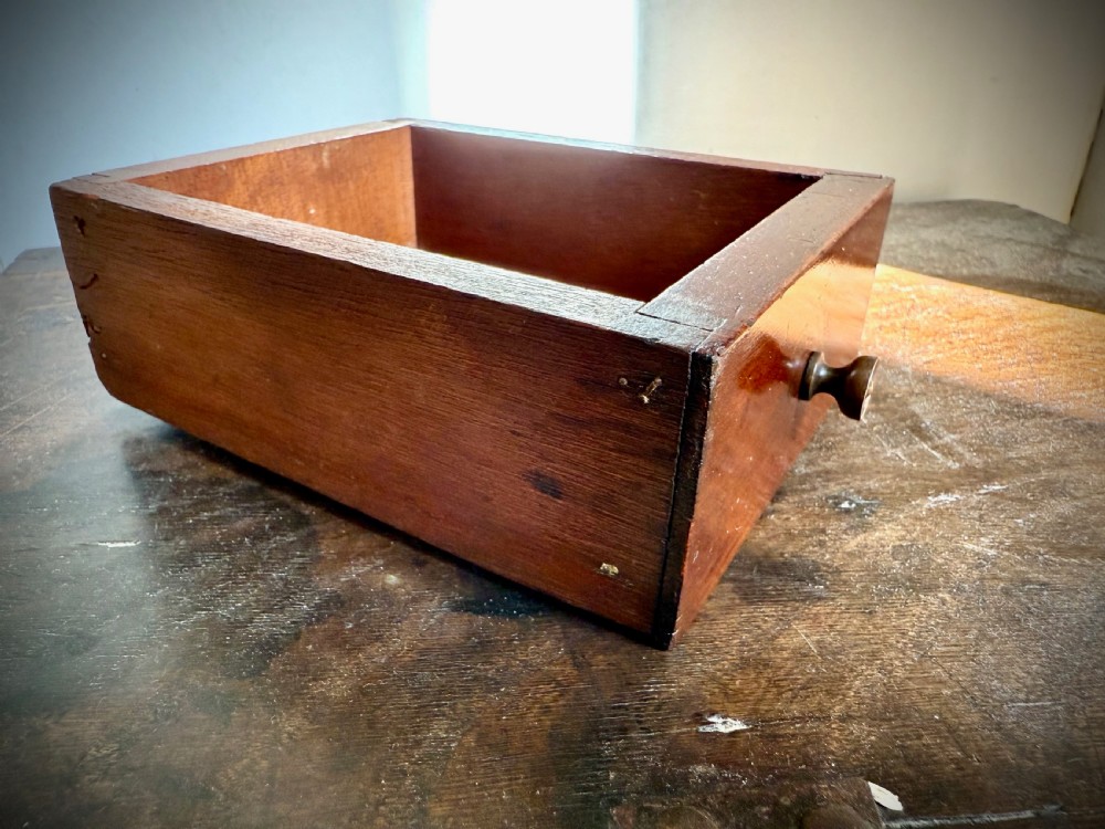 MINIATURE CHEST OF DRAWERS - MAHOGANY SALESMAN'S PIECE, EARLY VICTORIAN. View XVIII