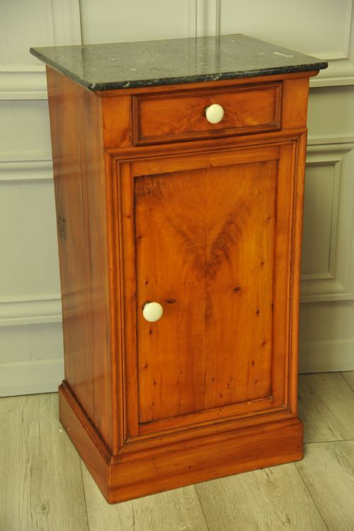 A PAIR OF ANTIQUE FRENCH WALNUT BEDSIDE CABINETS - ADDITIONAL PHOTO 2