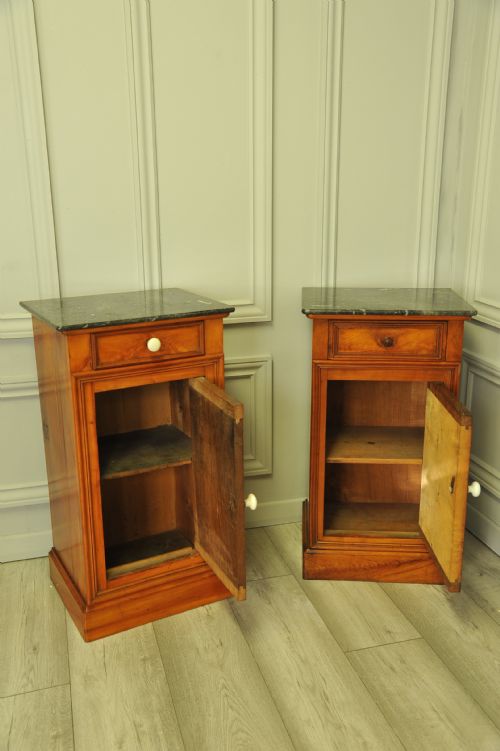 A PAIR OF ANTIQUE FRENCH WALNUT BEDSIDE CABINETS - ADDITIONAL PHOTO 3