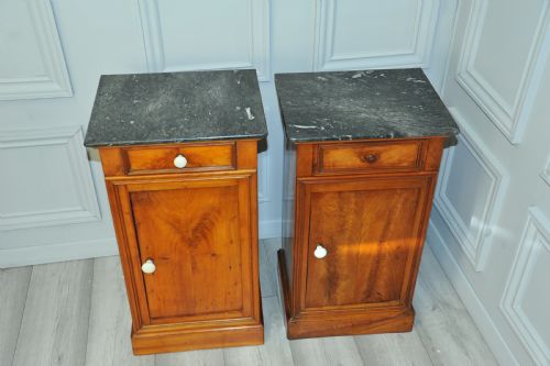 A PAIR OF ANTIQUE FRENCH WALNUT BEDSIDE CABINETS - ADDITIONAL PHOTO 5